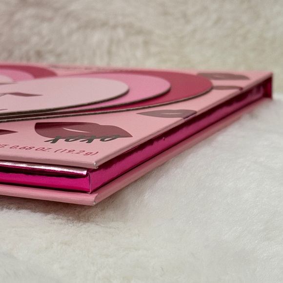 Juicy Couture Valentines Eyeshadow Palette 16 Shades - Picture 5 of 9